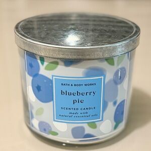 Bath & Body Works Blueberry Pie Candle with Silver Lid